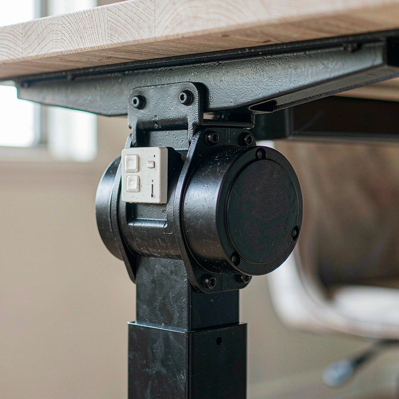 Close-up of the FlexiSpot E6 Max motor housing and control keypad