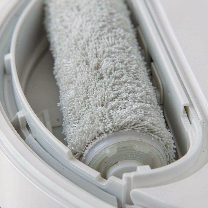Detail view of the dreame Aqua10 Ultra Roller Complete Robot Vacuum and Mop, AquaRoll Mopping