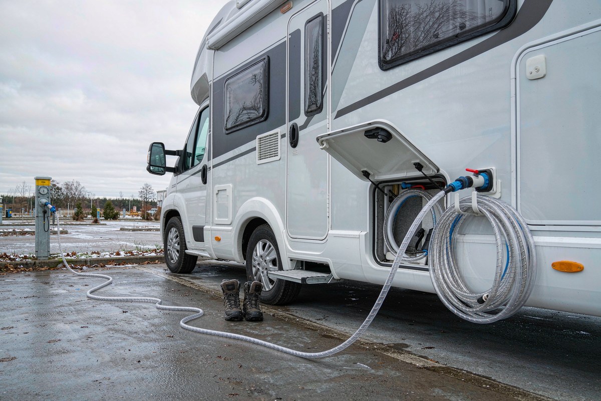 100FT Heated Water Hose for RV, Heated Drinking Water Hose (100FT) from YKXJM