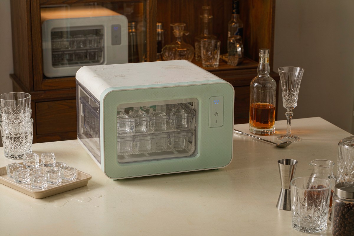 Clear Ice Cube Maker, 8 Crystal Clear 1.2