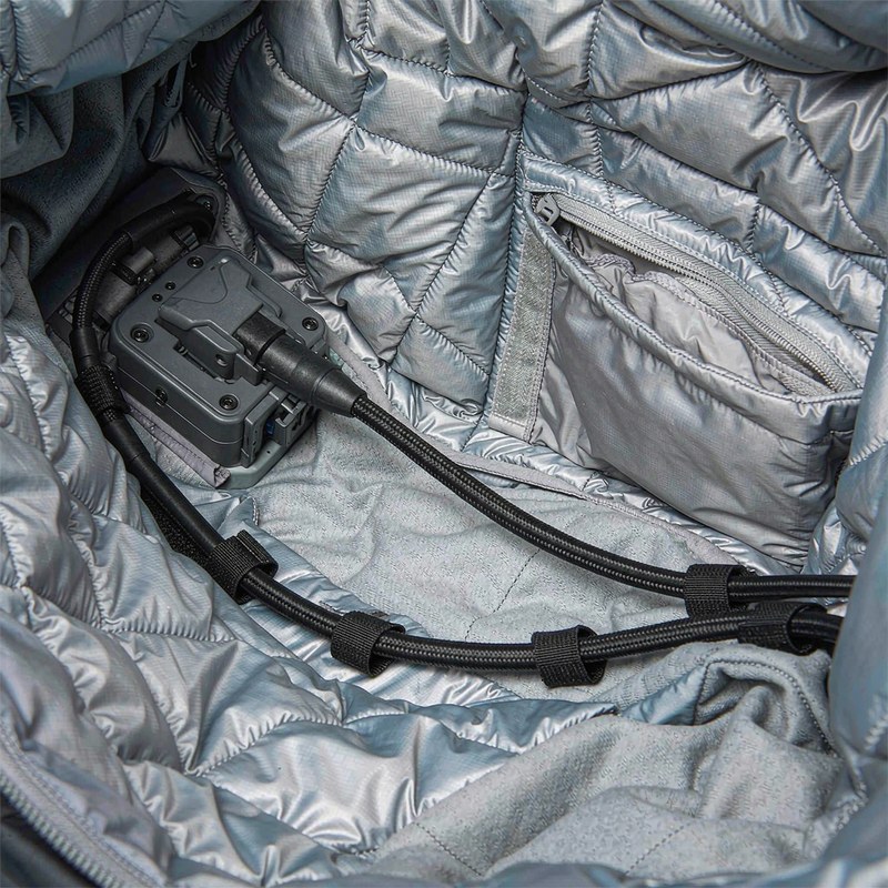 Detail view of the Graphene Women Heated Jacket 12V Fast Charge 18400mAh Large Capacity Warm